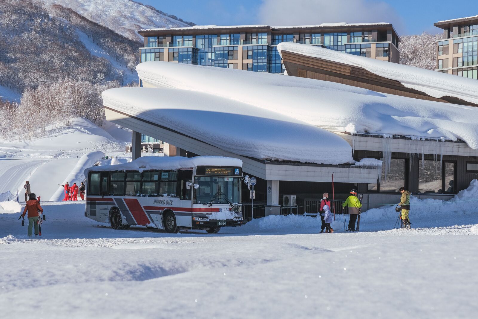 Shuttlebus, der Gäste am Bahnhof abholt